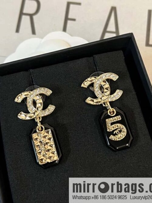 wsxc1691334291313_0-800x800dmqipkk51wi153583_20250705103530.jpg New ☑️ Chanel asymmetrical double c-bar acrylic 5-character stud earrings