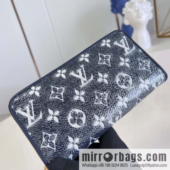 LV M82468 Zippy Wallet
