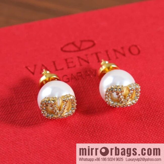 wsxc1691502140498_5-800x800ewniysvsqjt153524_20250705103339.jpg New ☑️ Valentino pearl necklace, stud earrings