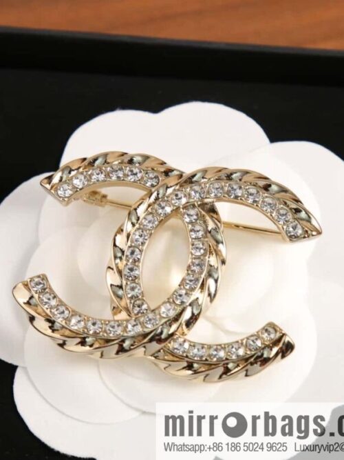 wsxc1691594840993_0-800x800yfijod5nbuj153417_20250705103022.jpg New ☑️ Chanel Double C Half Diamond Brooch