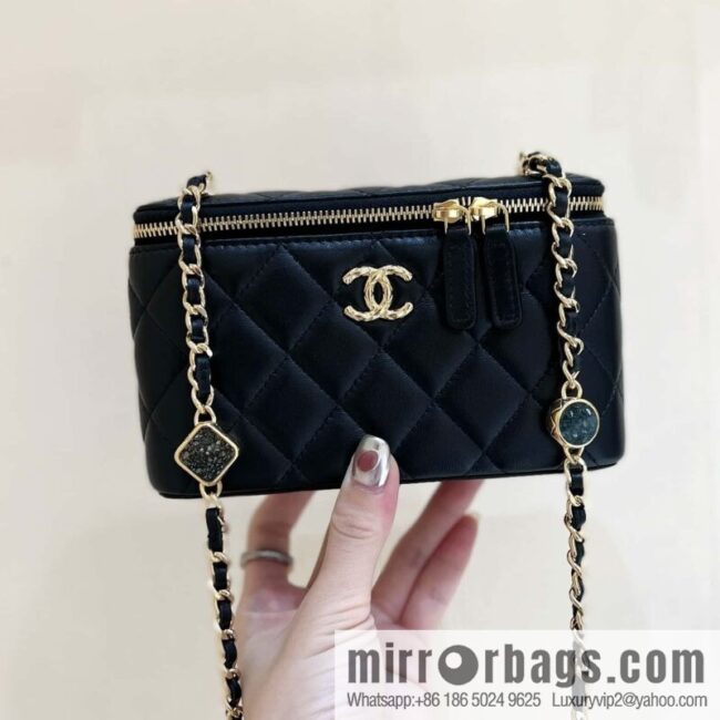 wsxc1691605702392_0-800x800htwf1v4x5oy79800_20250719074848.jpg CHANEL 23A Premium Handicraft Collection, Limited Edition Gem chain strap box bag AP3416 black