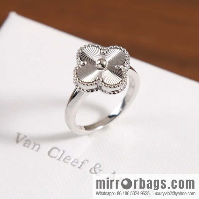 Van Cleef & Arpels Vintage Alhambra ring Four-leaf clover white gold laser engraved ring