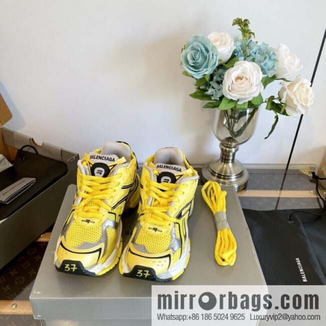 𝐁𝐚𝐥𝐞𝐧𝐜𝐢𝐚𝐠𝐚 𝐑𝐮𝐧𝐧𝐞𝐫| seven generations. Vintage do old dad sneakers