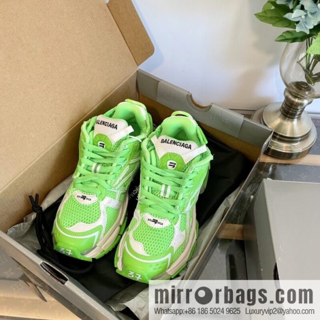 𝐁𝐚𝐥𝐞𝐧𝐜𝐢𝐚𝐠𝐚 𝐑𝐮𝐧𝐧𝐞𝐫| seven generations. Vintage do old dad sneakers