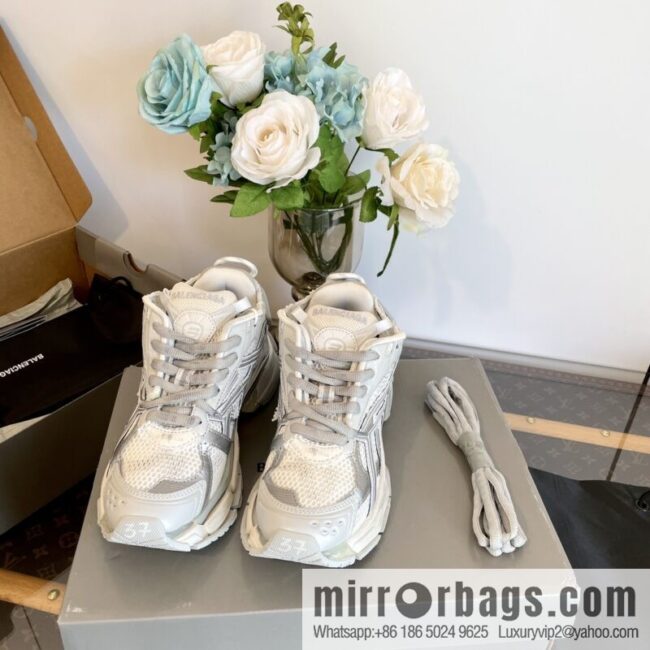 𝐁𝐚𝐥𝐞𝐧𝐜𝐢𝐚𝐠𝐚 𝐑𝐮𝐧𝐧𝐞𝐫| seven generations. Vintage do old dad sneakers