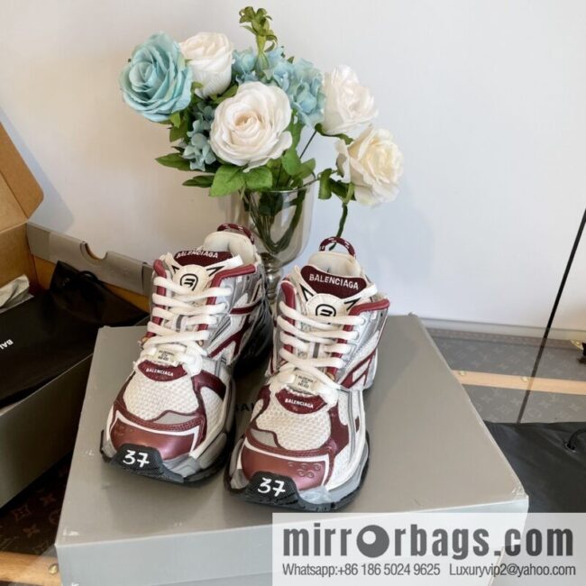 𝐁𝐚𝐥𝐞𝐧𝐜𝐢𝐚𝐠𝐚 𝐑𝐮𝐧𝐧𝐞𝐫| seven generations. Vintage do old dad sneakers