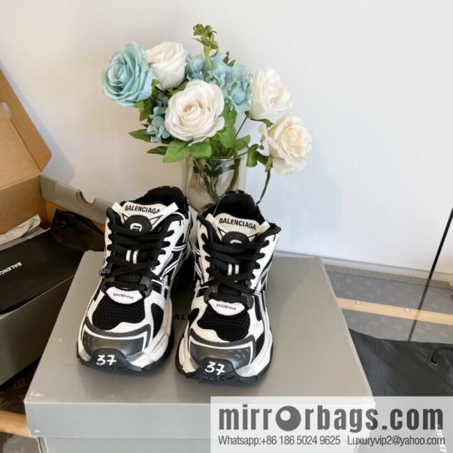 𝐁𝐚𝐥𝐞𝐧𝐜𝐢𝐚𝐠𝐚 𝐑𝐮𝐧𝐧𝐞𝐫| seven generations. Vintage do old dad sneakers