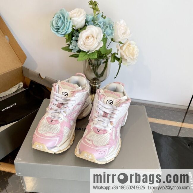 𝐁𝐚𝐥𝐞𝐧𝐜𝐢𝐚𝐠𝐚 𝐑𝐮𝐧𝐧𝐞𝐫| seven generations. Vintage do old dad sneakers