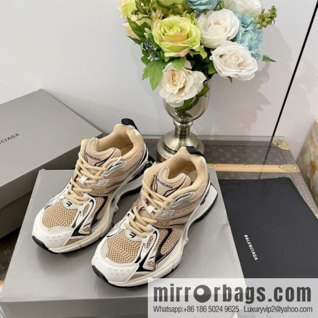 𝐁𝐚𝐥𝐞𝐧𝐜𝐢𝐚𝐠𝐚|||𝐗-𝐏𝐚𝐧𝐝𝐞𝐫 series. Vintage old spring shoes