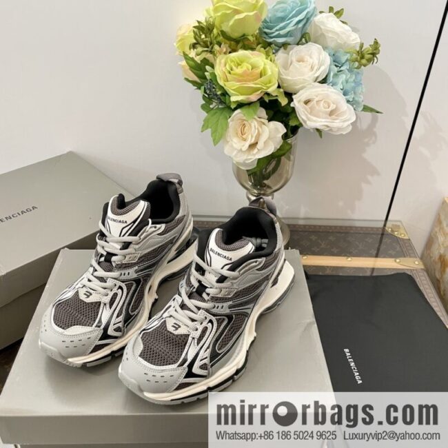 𝐁𝐚𝐥𝐞𝐧𝐜𝐢𝐚𝐠𝐚|||𝐗-𝐏𝐚𝐧𝐝𝐞𝐫 series. Vintage old spring shoes