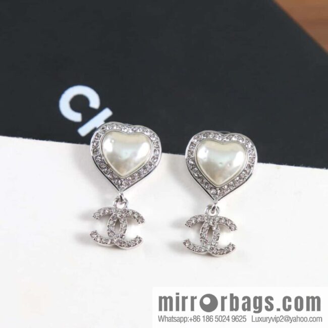 New ☑️ Chanel C2 double c peach heart love stud earrings