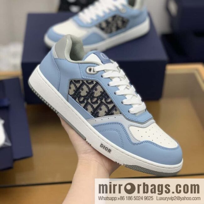 Dior uses black smooth cow leather (fabric) to carefully make B27 low-top sneakers