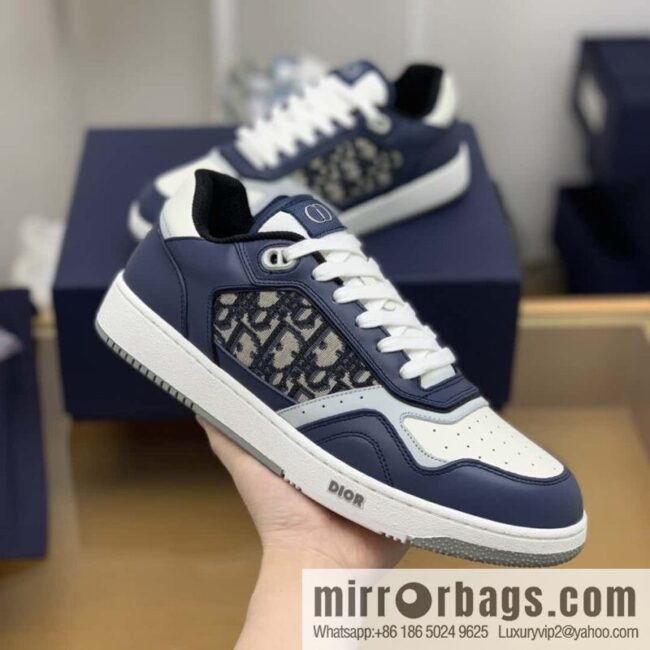 Dior uses black smooth cow leather (fabric) to carefully make B27 low-top sneakers