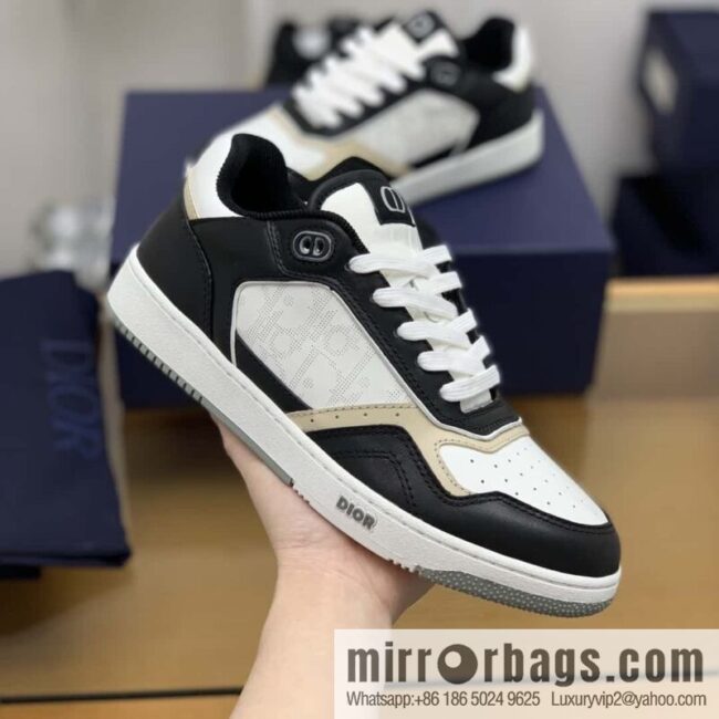 Dior uses black smooth cow leather (fabric) to carefully make B27 low-top sneakers