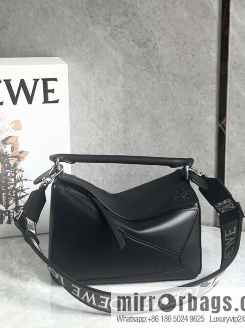 LOEWE Puzzle 24CM bag leather small geometric bag 0189 black