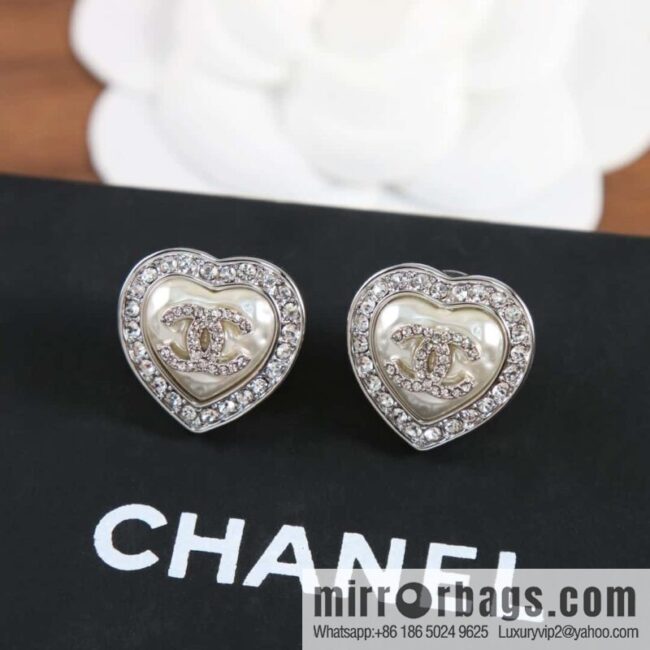 New ☑️ Chanel C1 double c silver peach heart love stud earrings