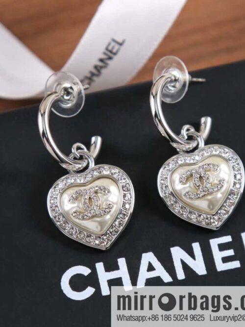 wsxc1692368602719_0-800x800axshftj5gam153205_20250705102403.jpg New ☑️ Chanel C2 silver double c peach heart love stud earrings