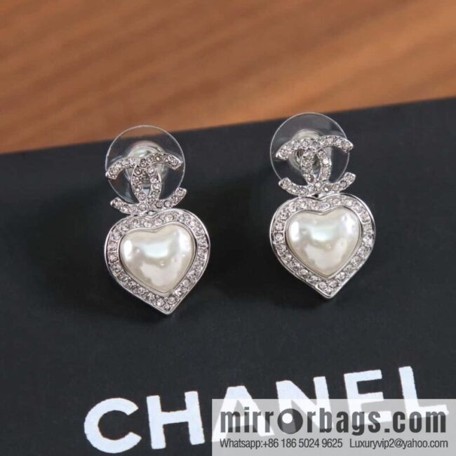 New ☑️ Chanel C2 double c peach heart love stud earrings