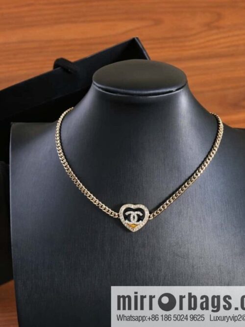 wsxc1692455337329_0-800x800mfonackkrvr153082_20250705102017.jpg New ☑️ Chanel double c peach heart love necklace