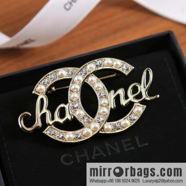 New ☑️ Chanel Double C Pearl Letter CHANEL Brooch