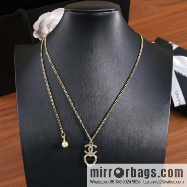 New ☑️ Chanel Double C Hollow Peach Heart Love Necklace