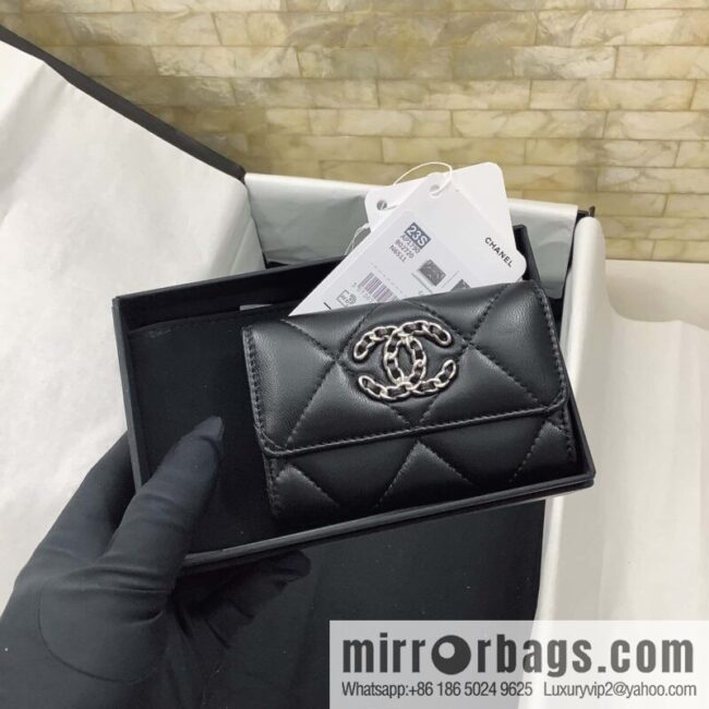 CHANEL classic rhombus 19 sheepskin silver buckle big cc logo snap card holder AP1790