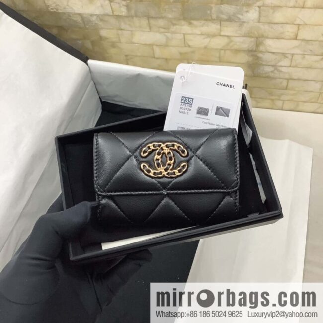 CHANEL classic rhombus 19 sheepskin gold buckle big cc logo snap card holder AP1790
