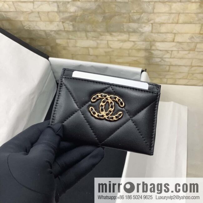 CHANEL classic rhombus 19 sheepskin gold buckle big cc logo card holder AP1167