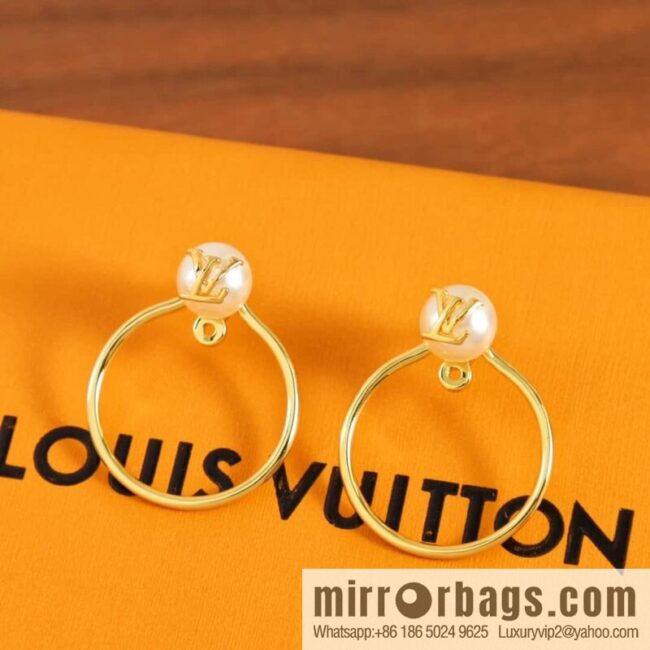 Louis Vuitton LV pearl round stud earrings