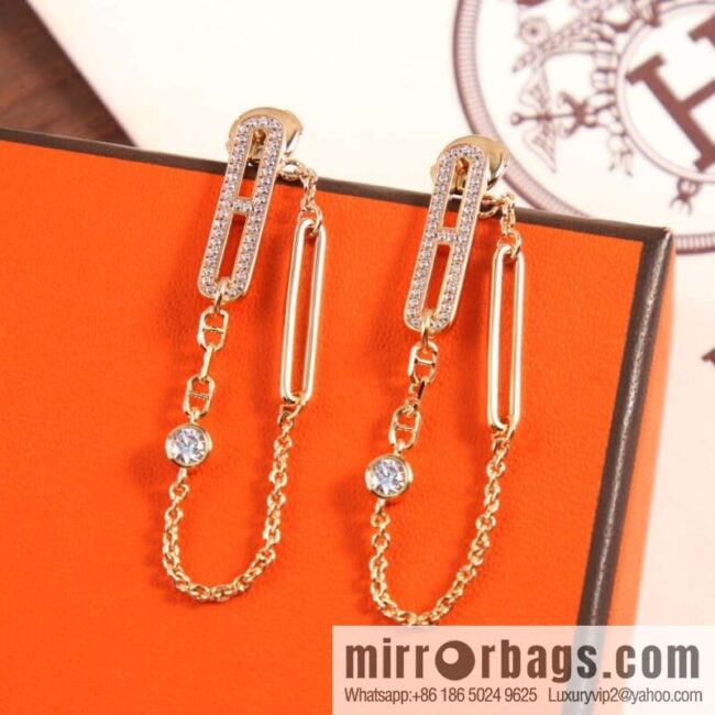 New ☑️ Hermès HERMES full drill pig nose chain stud earrings
