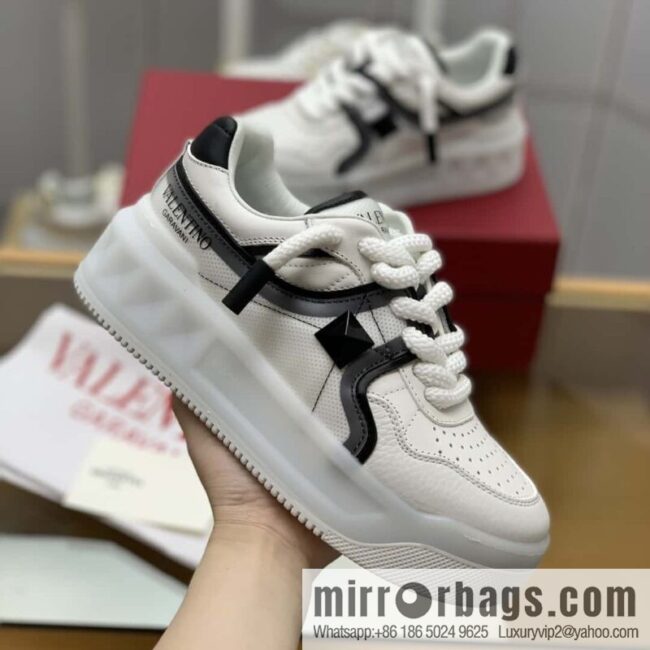 wsxc1693319421758_4-800x800hman52hbrod177703_20250708170928.jpg VALENTINO VLTN Screen Printed Logo His & Hers Low Top Sneakers