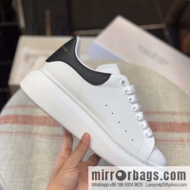 Alexander McQueen Alexander McQueen Black Leather Tail Unisex Sneakers