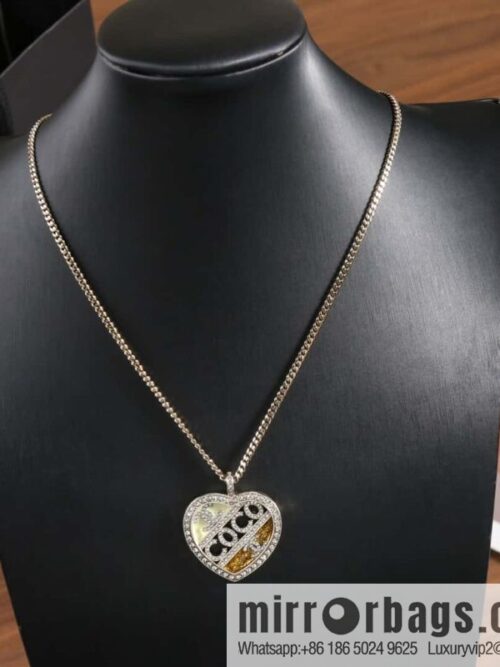 wsxc1693581203822_0-800x800jaz0ots5zuf149244_20250705073338.jpg New ☑️ Chanel double c peach heart love hollow coco necklace