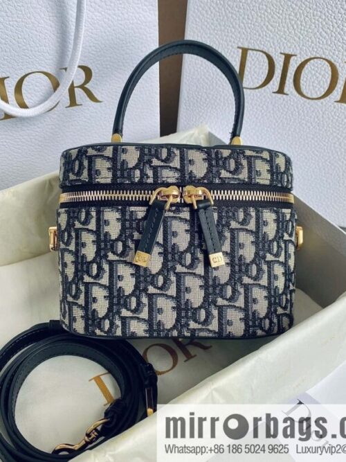 wsxc1693592170455_0-800x800dq11zdkfkrl65894_20250719020422.jpg DIOR S CD SIGNATURE VANITY S2203UTZQ_M928