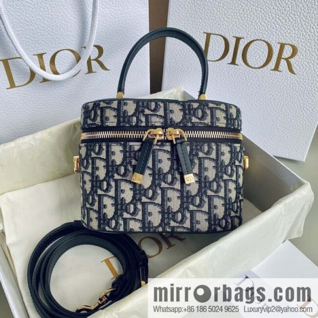 wsxc1693592170455_0-800x800dq11zdkfkrl65894_20250719020422.jpg DIOR S CD SIGNATURE VANITY S2203UTZQ_M928