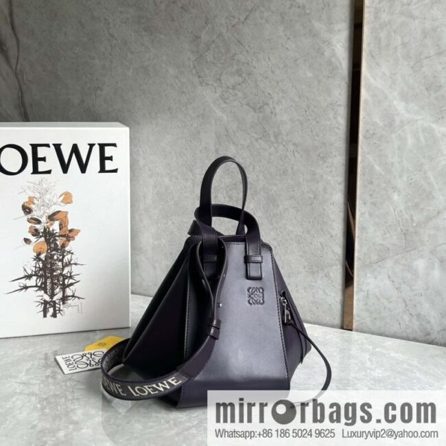 LOEWE 2023 monochrome glazed satin series Hammock bag hammock bag 0682 purple