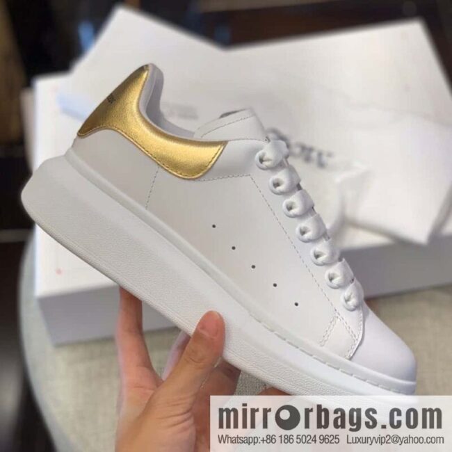 Alexander McQueen Alexander McQueen gold leather tail, the same sneaker for men and women