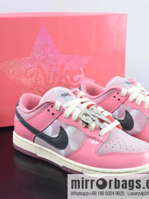 wsxc1694531749876_4-scaled-800x8003jvpz3jlsyn170463_20250705210108.jpg Nike SB Dunk Low \"Hot Punch and Pink Foam\" low-top casual board shoes, Barbie powder, star printing item number: FN8927-621