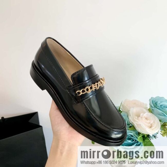 CHANEL Xiaoxiang metal letter chain ⛓ loafers G37430
