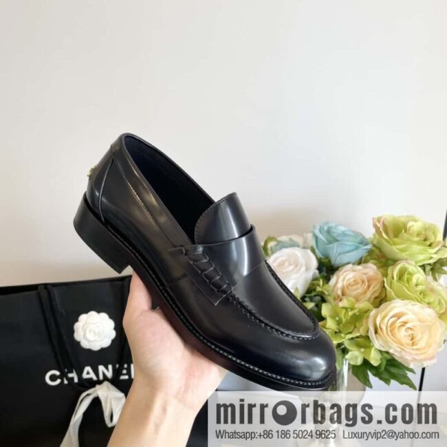 CHANEL Xiaoxiang Metal letter loafers G39190 black