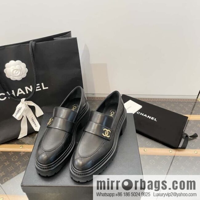 CHANEL Small Fragrant Rhombus Small Gold Button Platform Loafers