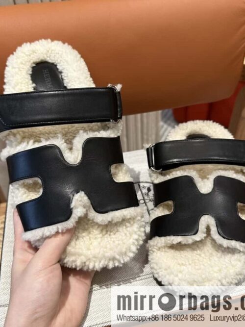 wsxc1696084548249_2-800x800tmlxovbm5zx166494_20250705190013.jpg Hermès Lamb Wool Chypre Sandals
