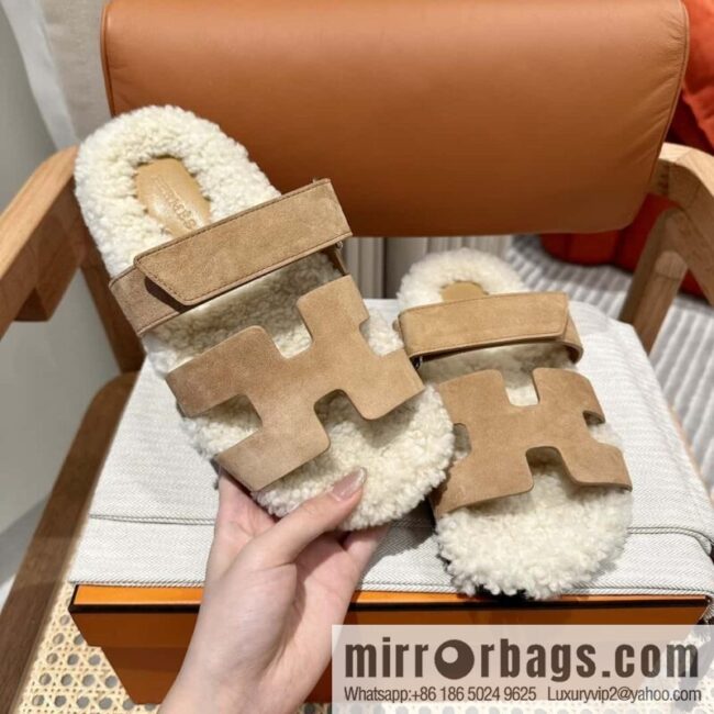 wsxc1696085257384_4-800x800hyubxpdnl0t166435_20250705185836.jpg Hermès Lamb Wool Chypre Sandals