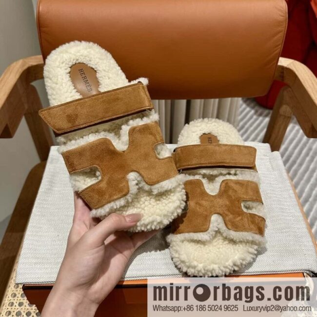 wsxc1696085432084_1-800x8002ndqeblxrb0166401_20250705185741.jpg Hermès Lamb Wool Chypre Sandals