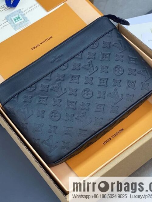 LV M82545 Pochette Voyage Souple