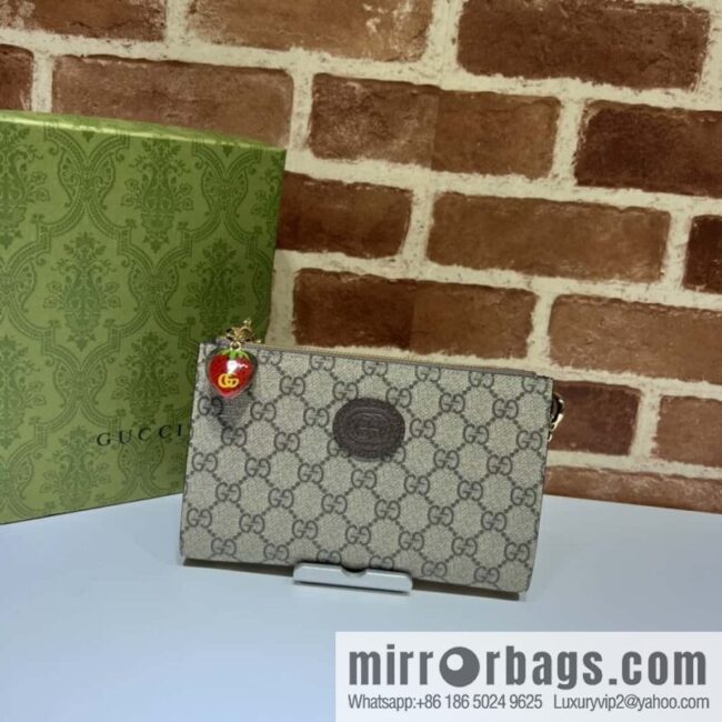 GUCCI double G strawberry hand wallet 726250 brown glue
