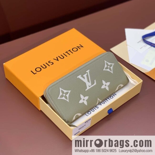 LV M82478 Clémence Wallet