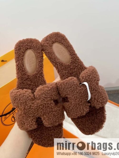 wsxc1696948323400_0-800x800yay4mdol3pc161857_20250705163150.jpg Hermès Teddy 🐻 Brown Fluffy Slippers