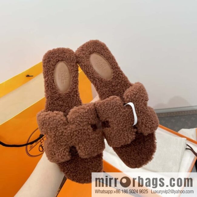 wsxc1696948323400_0-800x800yay4mdol3pc161857_20250705163150.jpg Hermès Teddy 🐻 Brown Fluffy Slippers