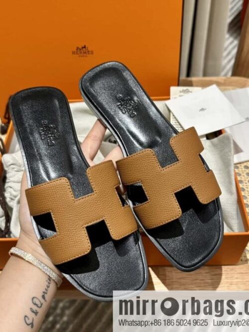 wsxc1697039955344_4-800x800ej2zzos5vt3161352_20250705161020.jpg Hermès leather outsole H slippers, black and brown.